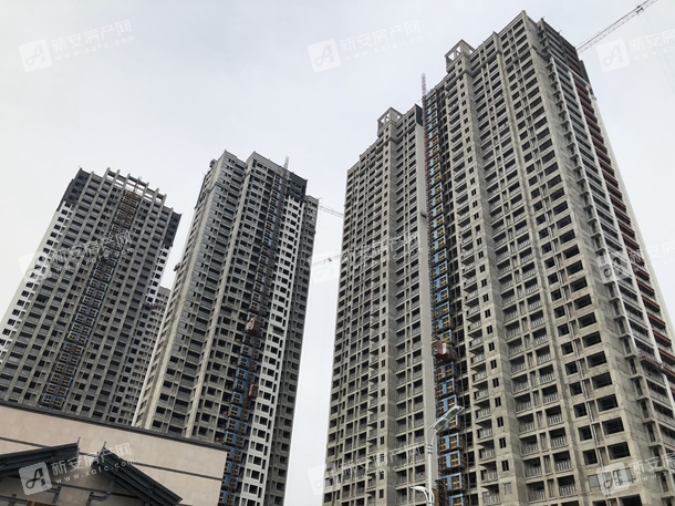 万霖中心城6月工程进度:在建的多栋住宅外墙施工