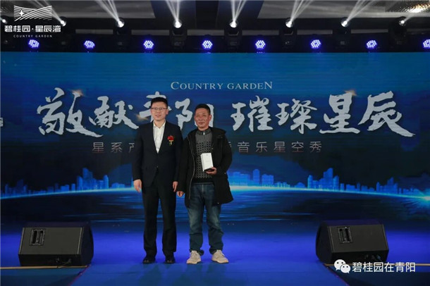 一等奖获得者留影